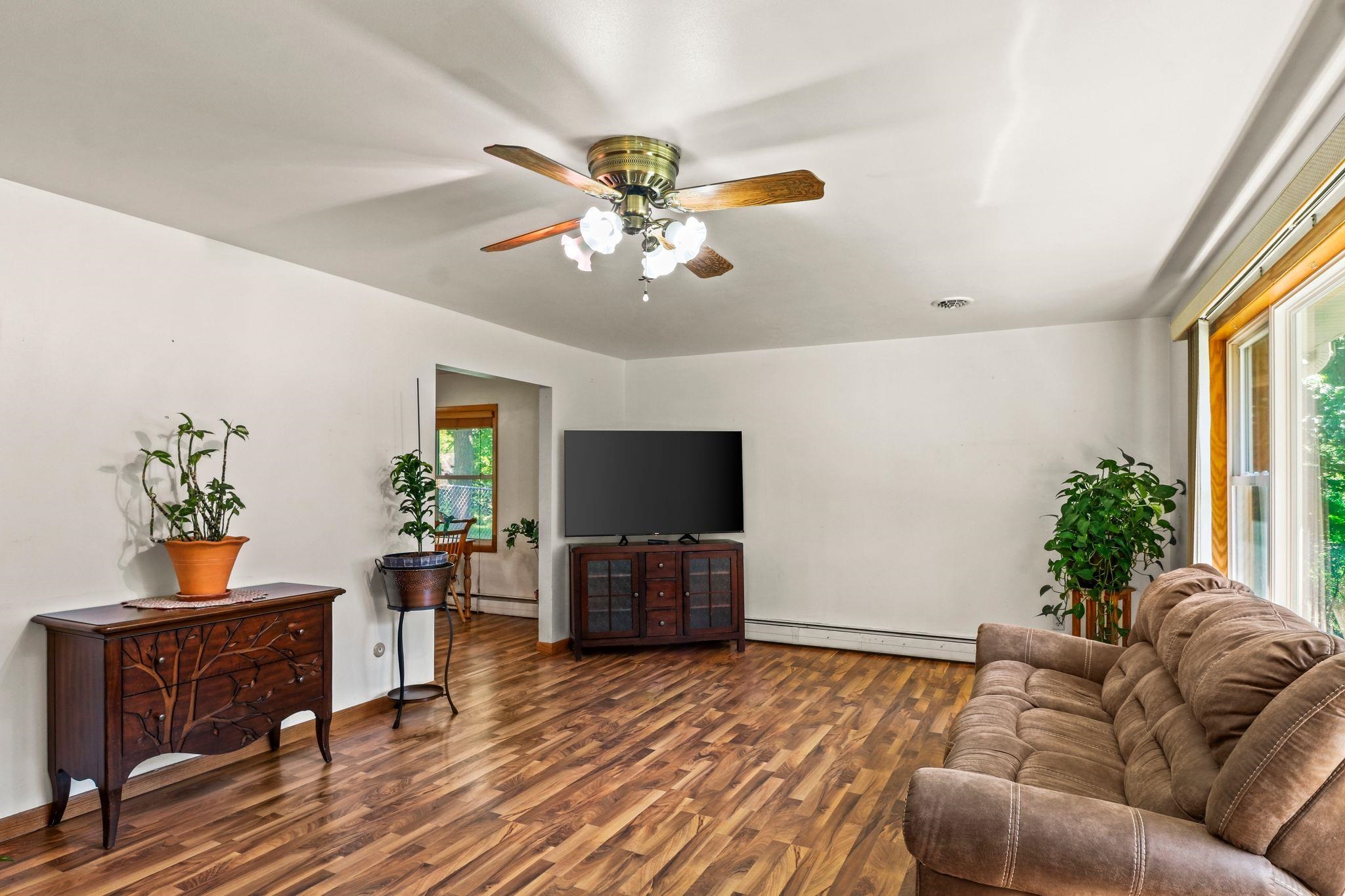 4990 Bultman Road Madison, WI 53704 - Photo 5 of 41