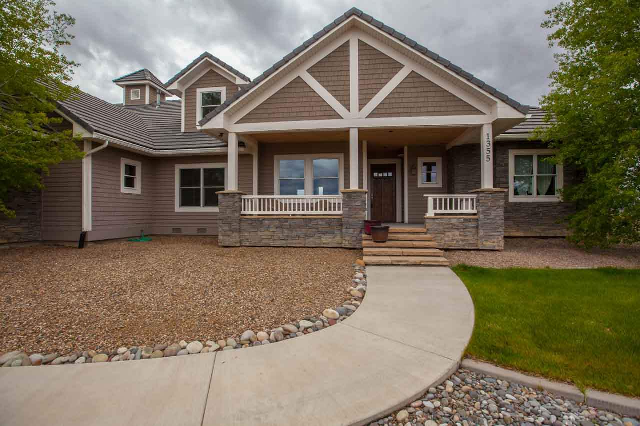 1355 Saddle Ridge Road Loma, CO 81524 - Photo 35 of 36 front view of a house with a yard