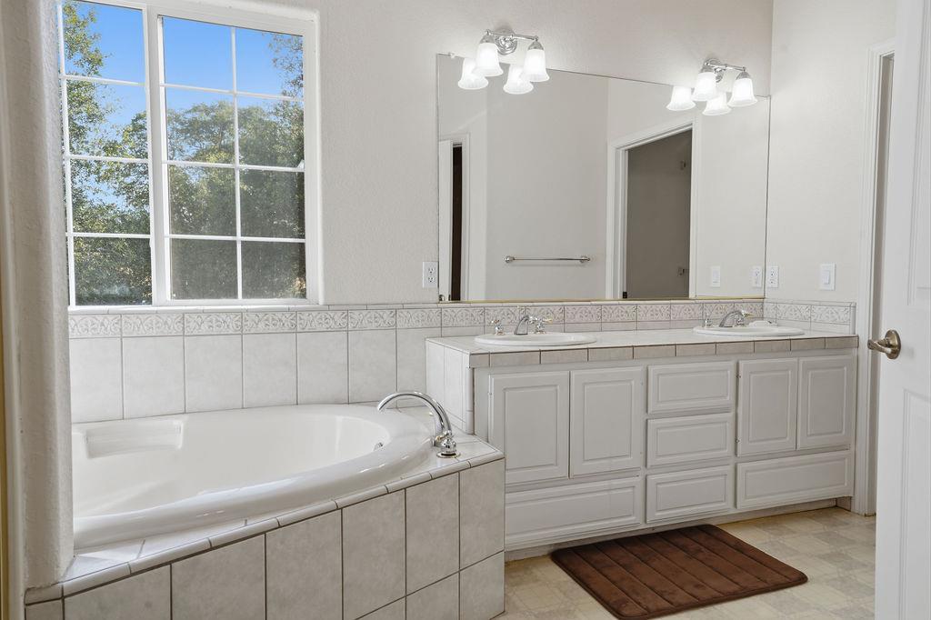 19890 Perimeter Road Grass Valley, CA 95949 - Photo 31 of 95
