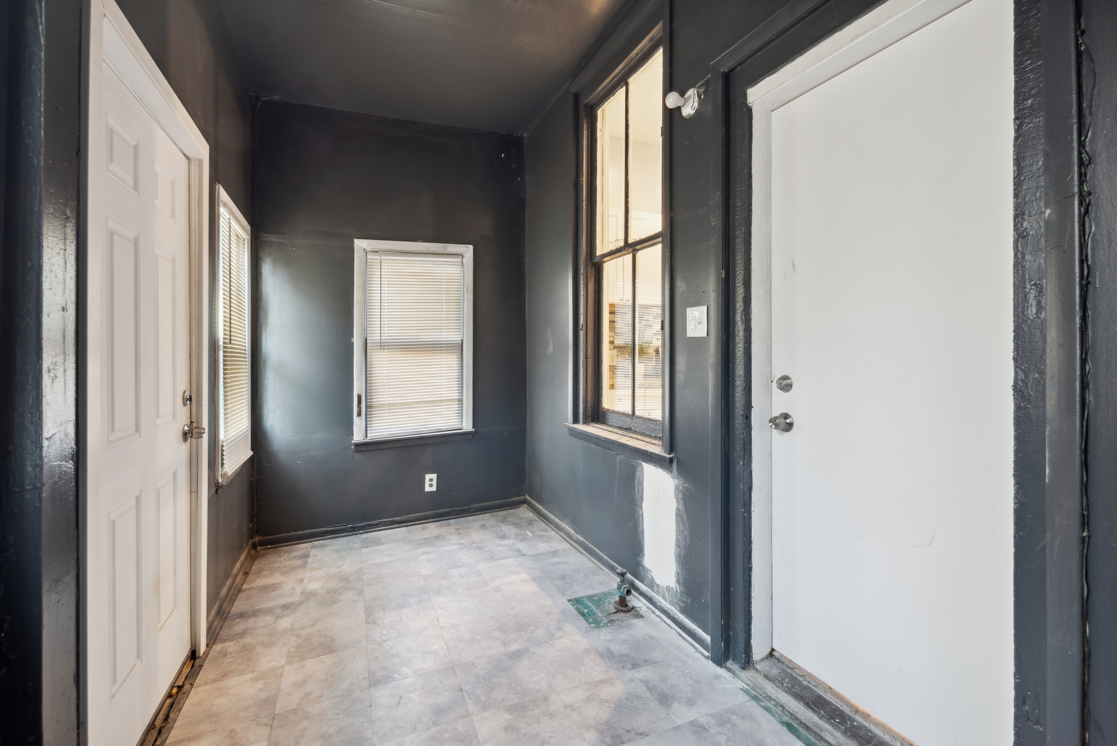 5918 South Carpenter Street Chicago, IL 60621 - Photo 7 of 15 a view of an empty room with windows and closet