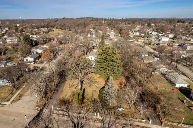 $595,000 | 2200 West Memorial Drive, Janesville, WI 53548