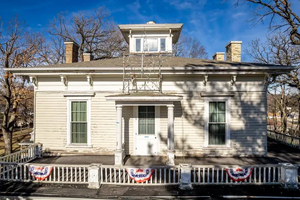 $549,900 | 2200 West Memorial Drive, Janesville, WI 53548