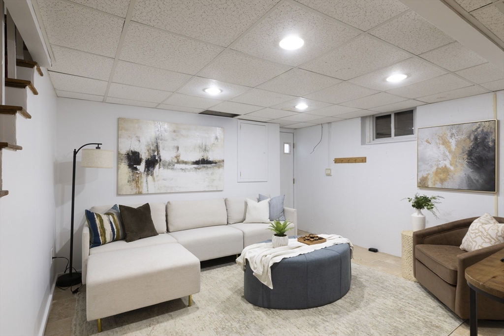 64 Varick Road Newton, MA 02468 - Photo 18 of 32