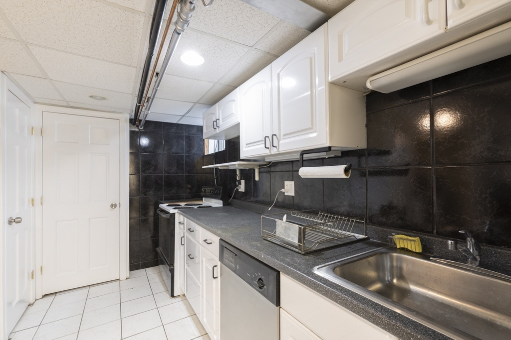 64 Varick Road Newton, MA 02468 - Photo 19 of 32