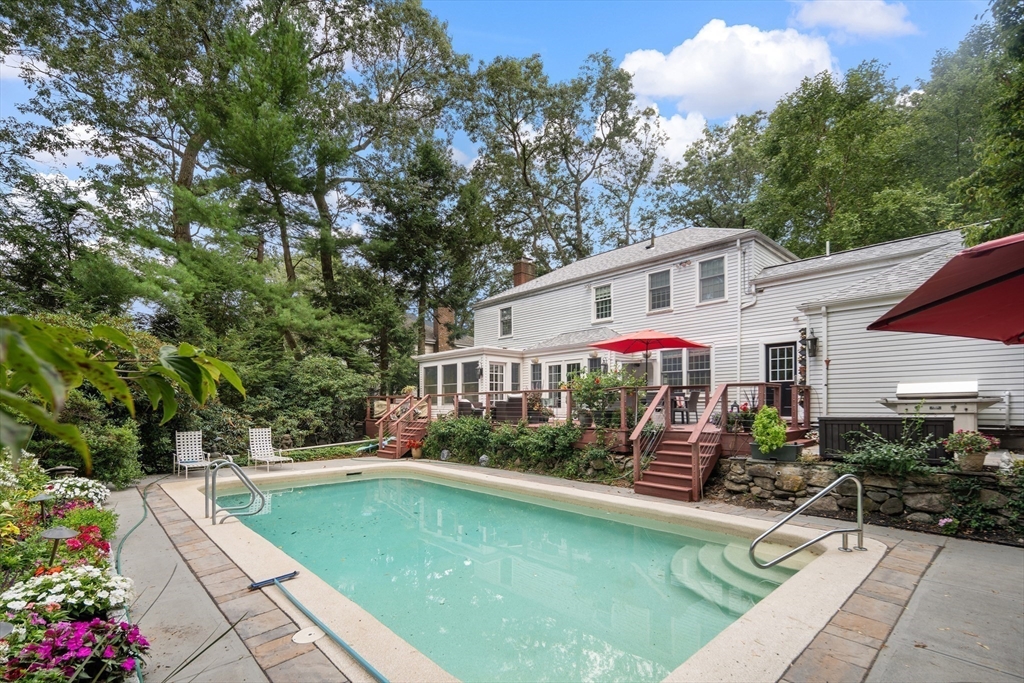 64 Varick Road Newton, MA 02468 - Photo 3 of 25