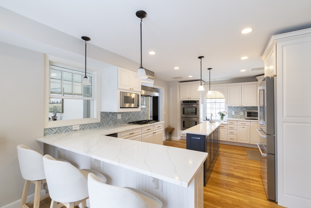 64 Varick Road Newton, MA 02468 - Photo 5 of 32