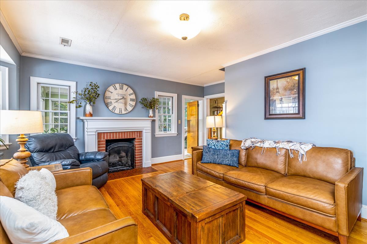 2734 Tillett Road Southwest Roanoke, VA 24015 - Photo 2 of 21 Living Room
