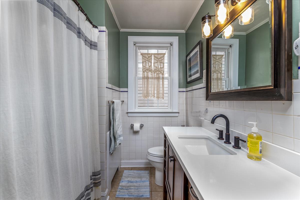 2734 Tillett Road Southwest Roanoke, VA 24015 - Photo 15 of 21 Bathroom