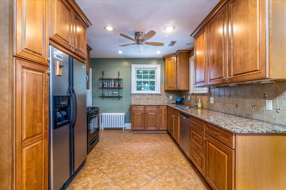 2734 Tillett Road Southwest Roanoke, VA 24015 - Photo 5 of 21 Kitchen
