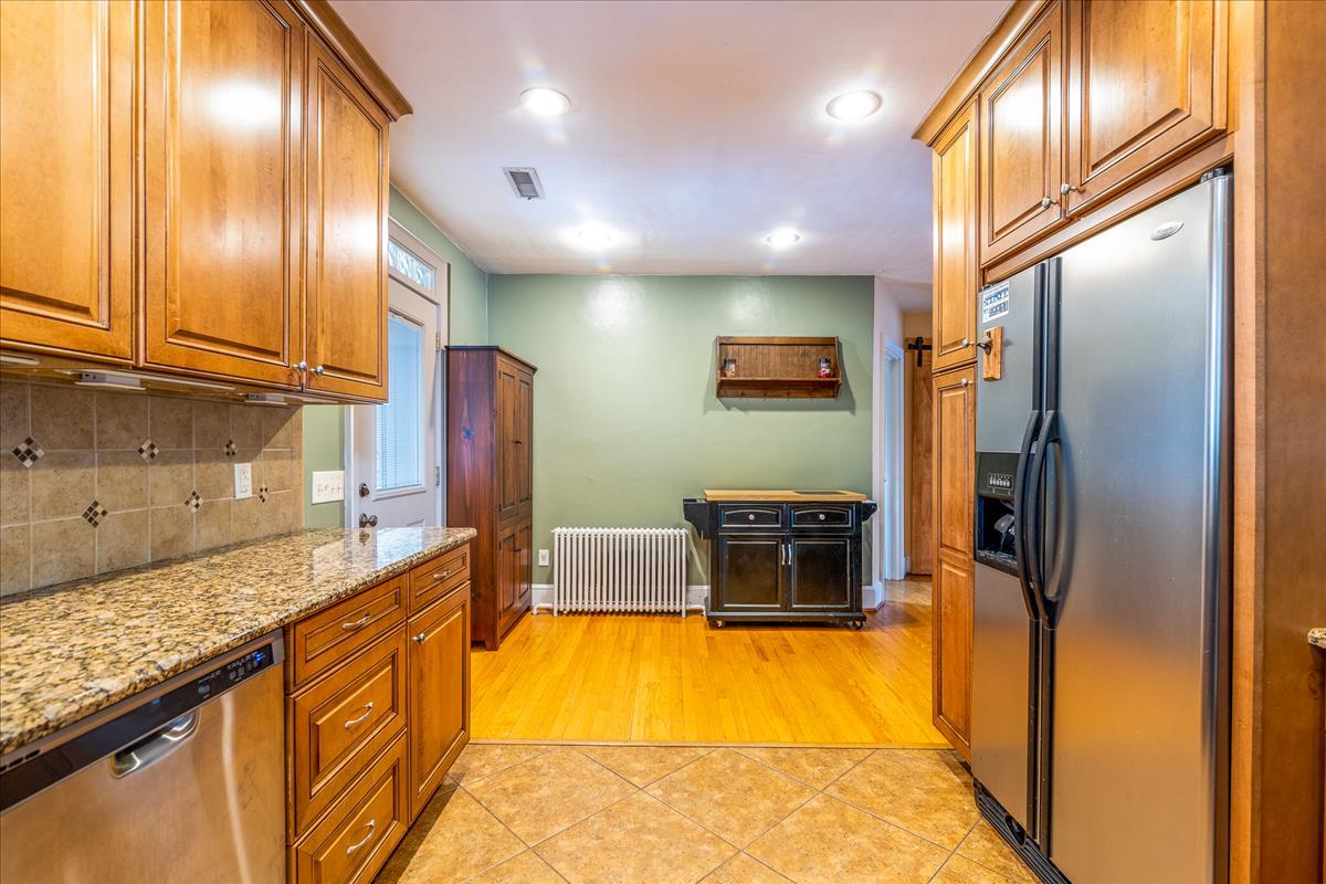 2734 Tillett Road Southwest Roanoke, VA 24015 - Photo 6 of 21 Kitchen
