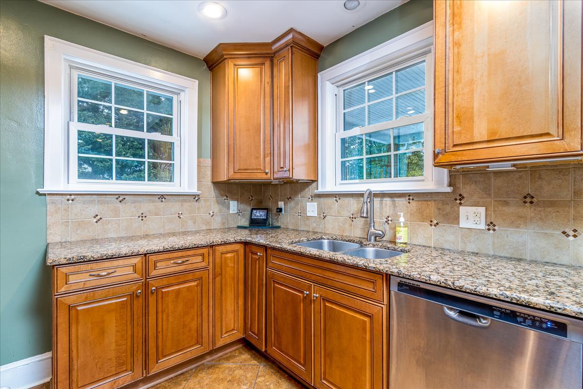 2734 Tillett Road Southwest Roanoke, VA 24015 - Photo 7 of 21 Kitchen