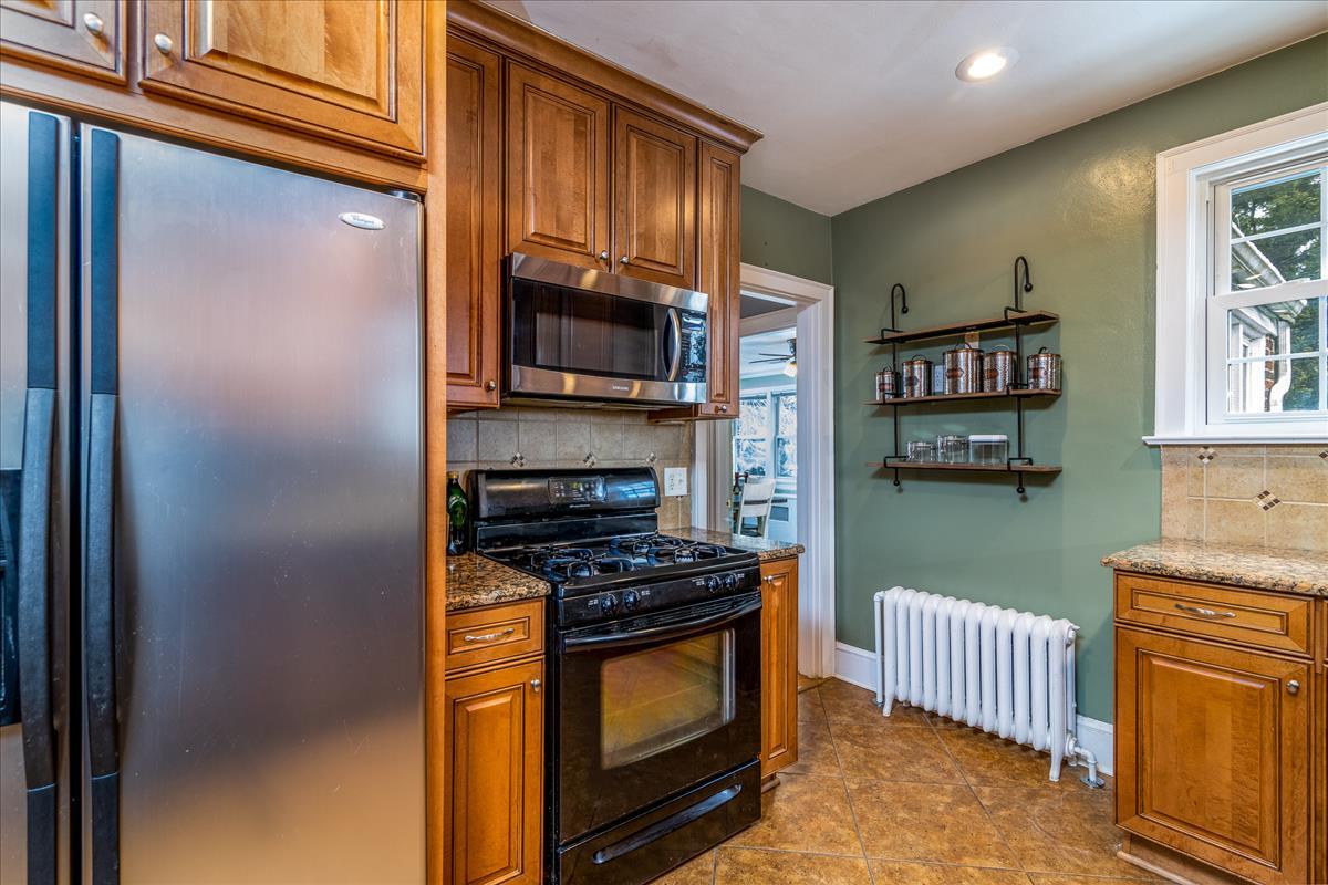 2734 Tillett Road Southwest Roanoke, VA 24015 - Photo 8 of 21 Kitchen