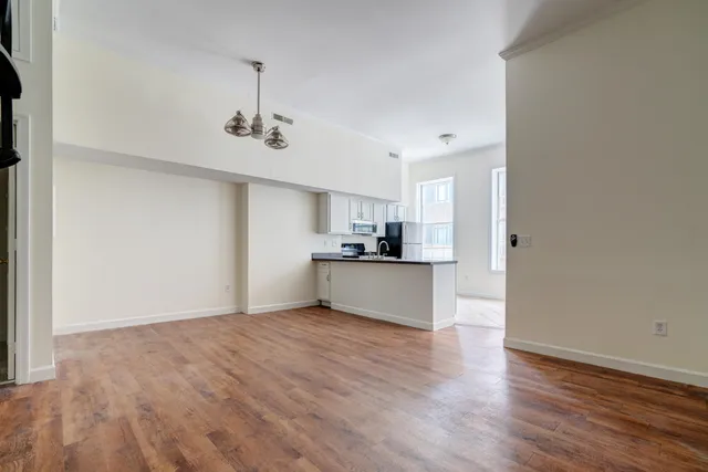 $4,200 | 235 King Street, Unit 1, Charleston, SC 29401