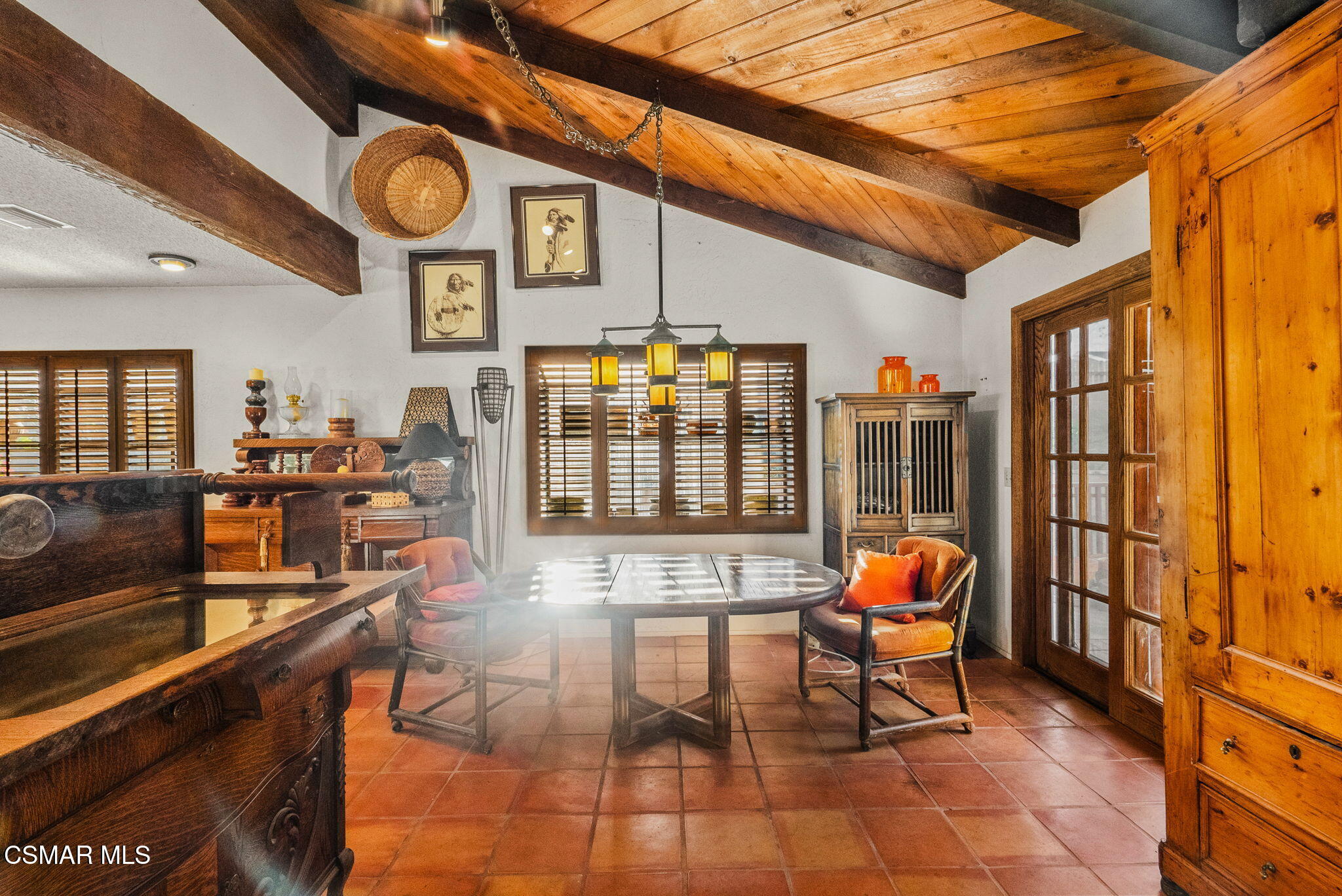 3509 Amarillo Avenue Simi Valley, CA 93063 - Photo 7 of 30 a outdoor space with lots of tables and chairs