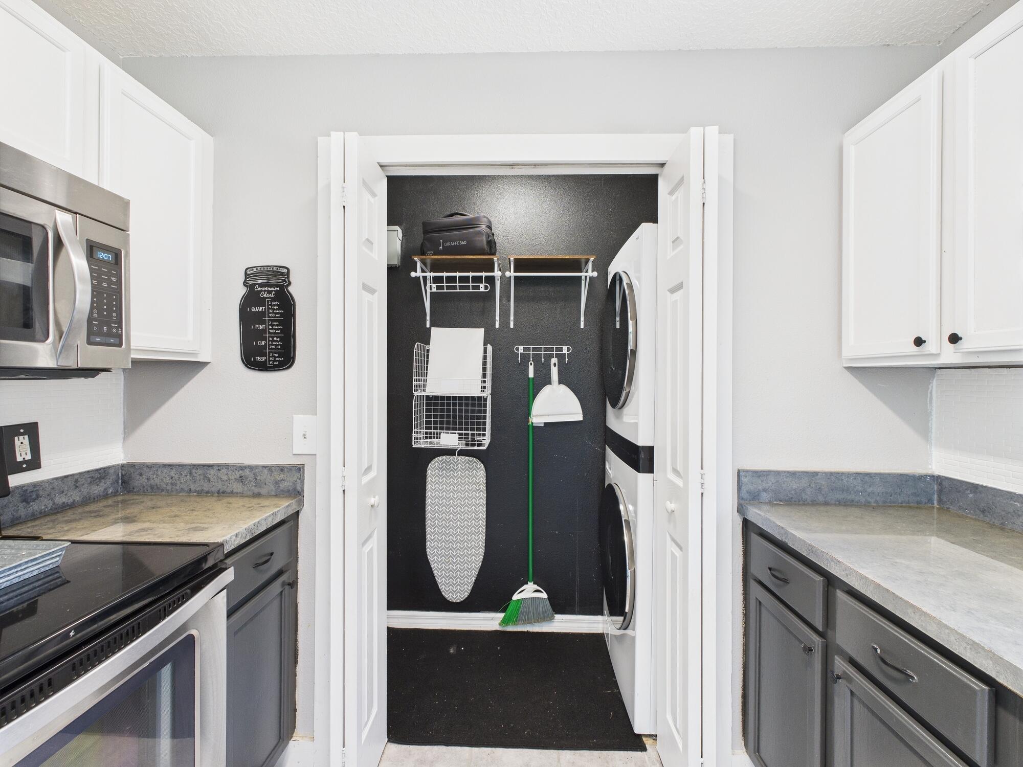 6504 Southeast 86th Boulevard Okeechobee, FL 34974 - Photo 10 of 38 a kitchen with a refrigerator and a stove