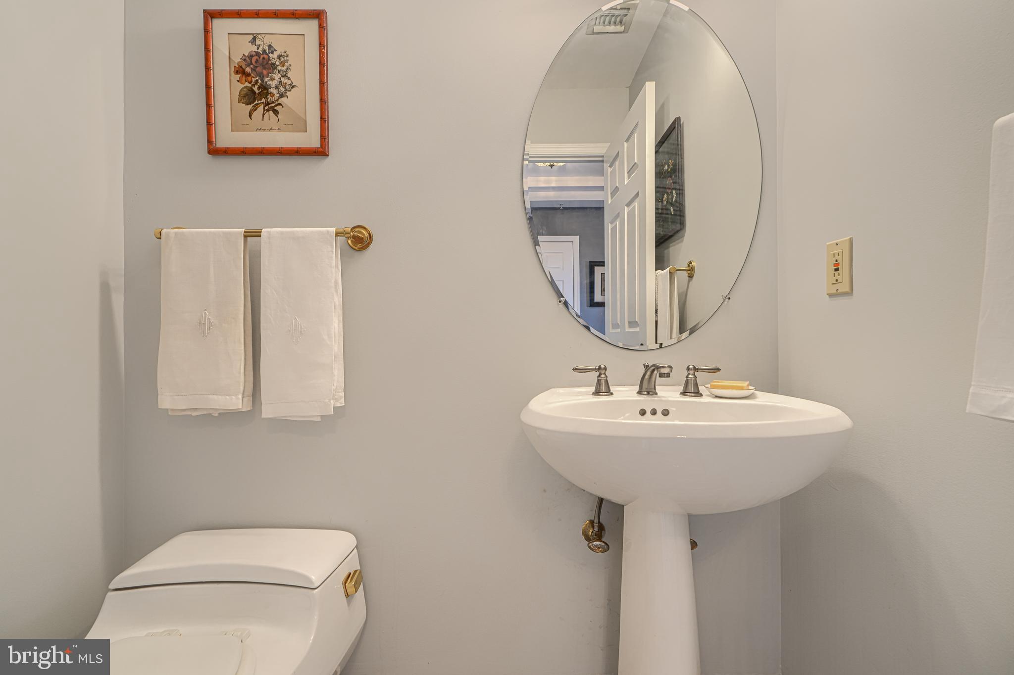 3801 Canterbury Road, Unit 912 Baltimore, MD 21218 - Photo 13 of 79 Powder room