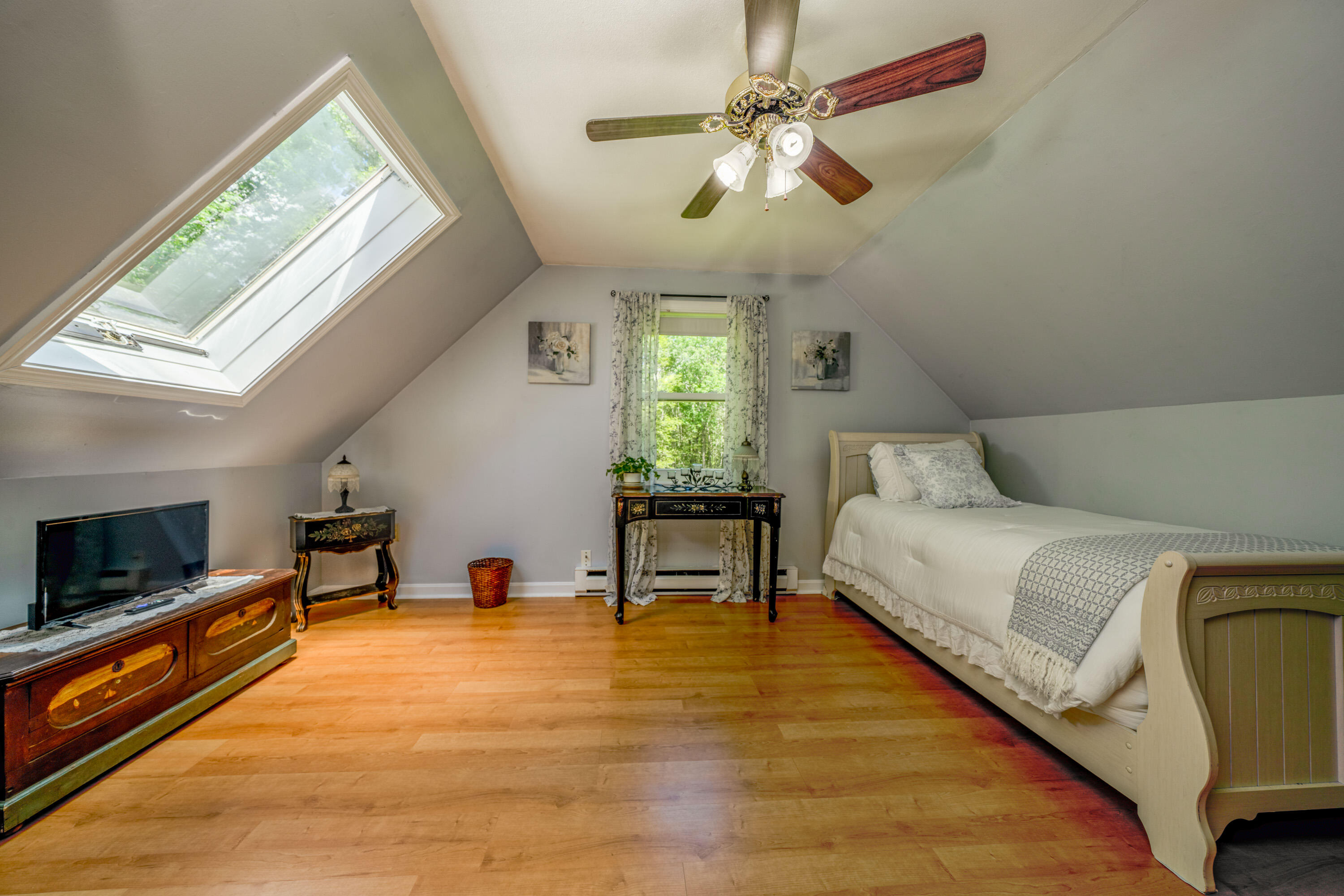105 Perry Greene Hill Road Waldoboro, ME 04572 - Photo 22 of 61 Upstairs Bedroom 2