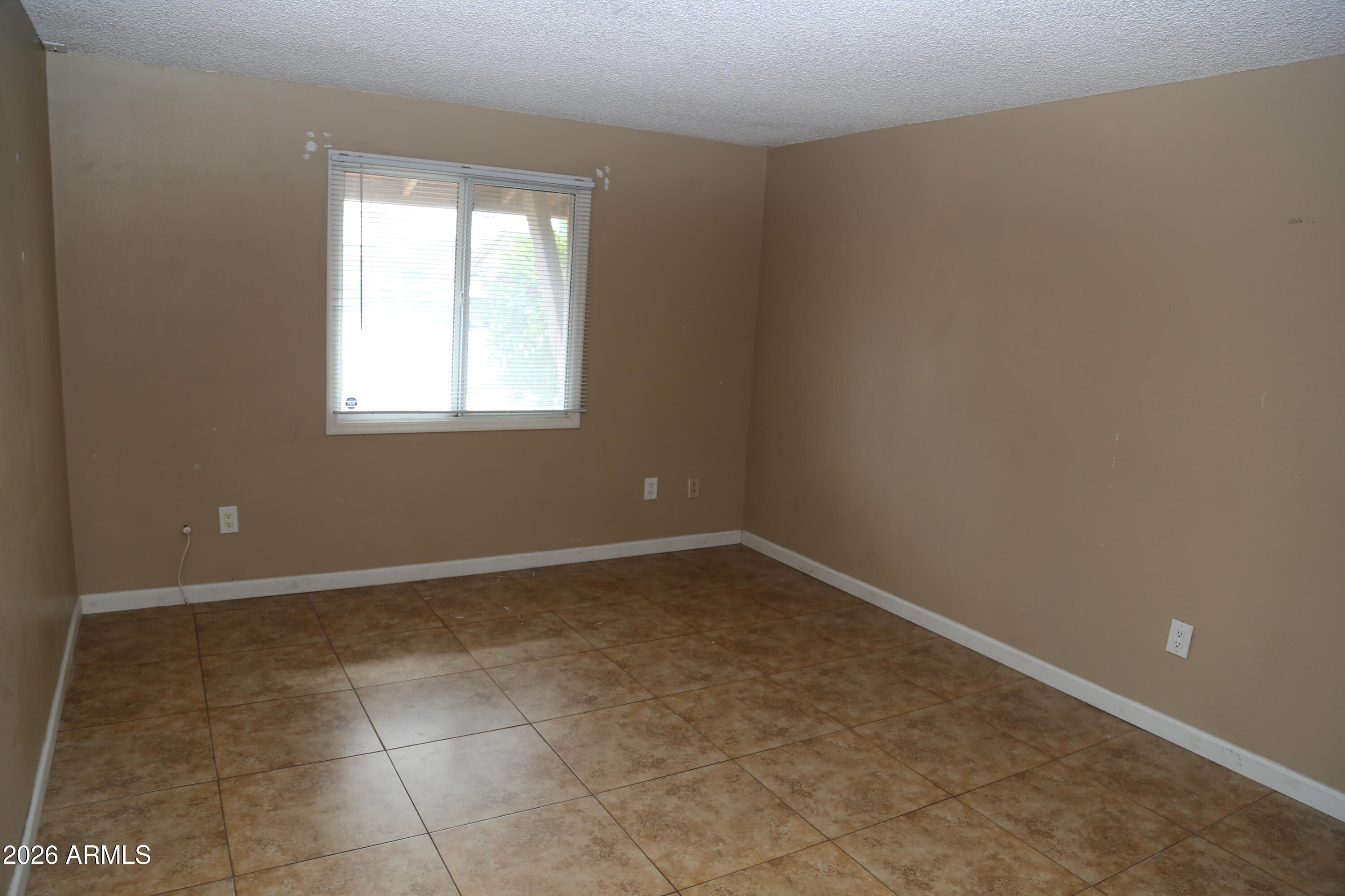 13238 North 38th Place Phoenix, AZ 85032 - Photo 17 of 19 an empty room with a window