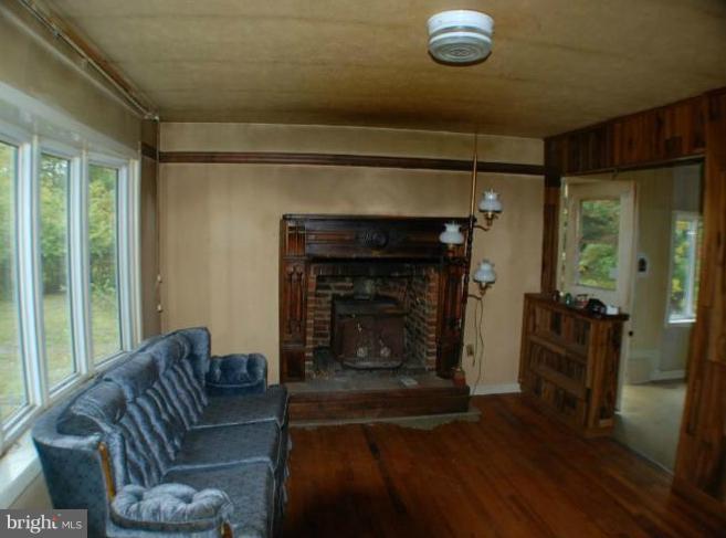 420 Reliance Road Middletown, VA 22645 - Photo 23 of 25 Living Room