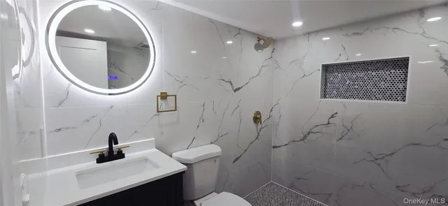 $619,000 | 33 Silverpine Drive, Amityville, NY 11701