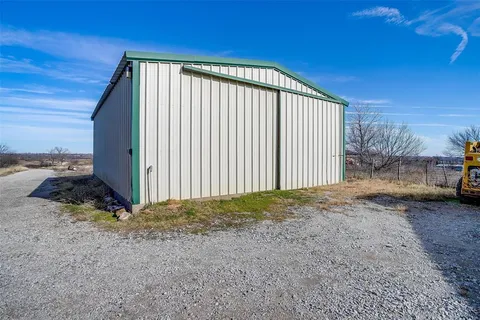 $595,000 | 2040 Erwin Road, Poolville, TX 76487