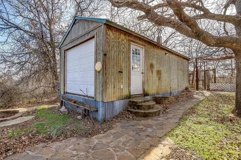 $595,000 | 2040 Erwin Road, Poolville, TX 76487