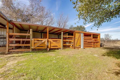 $595,000 | 2040 Erwin Road, Poolville, TX 76487