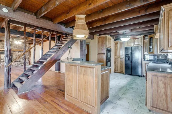 $595,000 | 2040 Erwin Road, Poolville, TX 76487