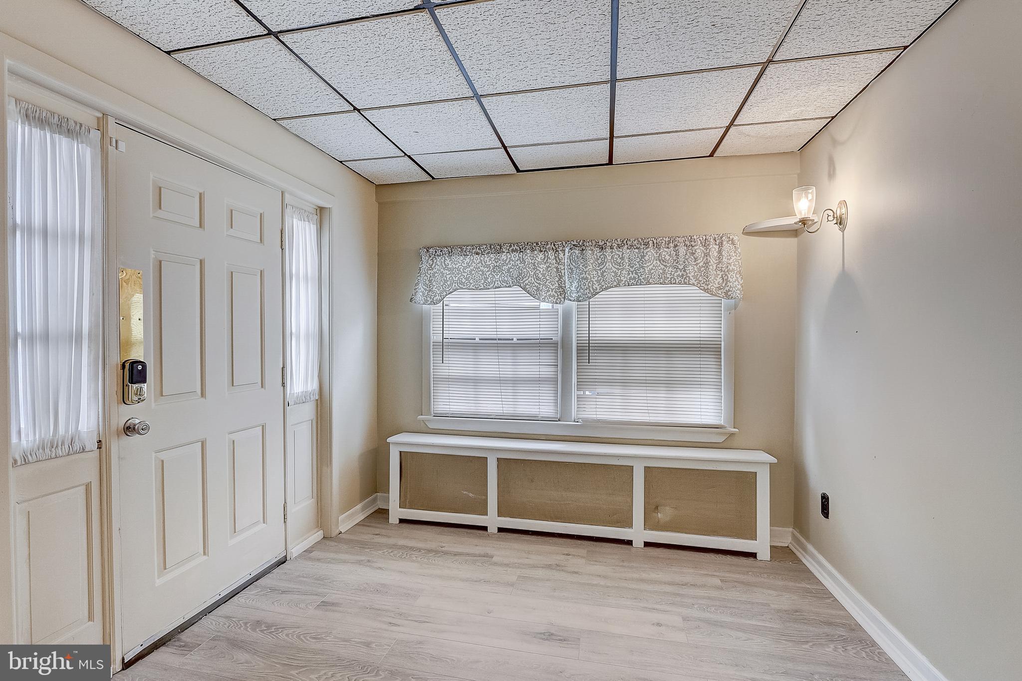 372 Avon Road Upper Darby, PA 19082 - Photo 6 of 34