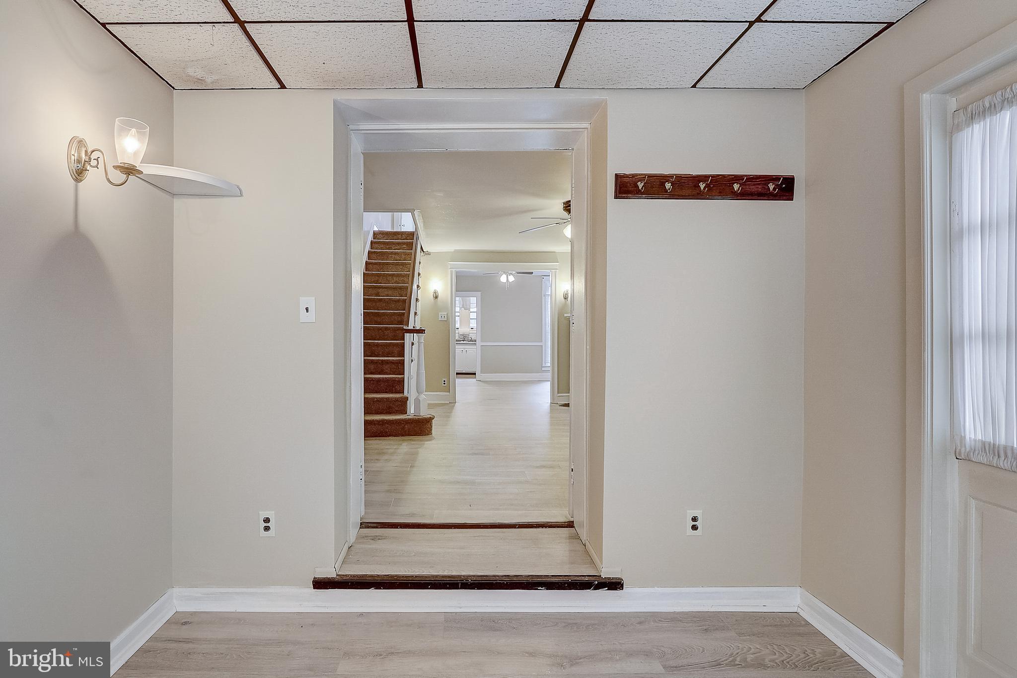 372 Avon Road Upper Darby, PA 19082 - Photo 7 of 34