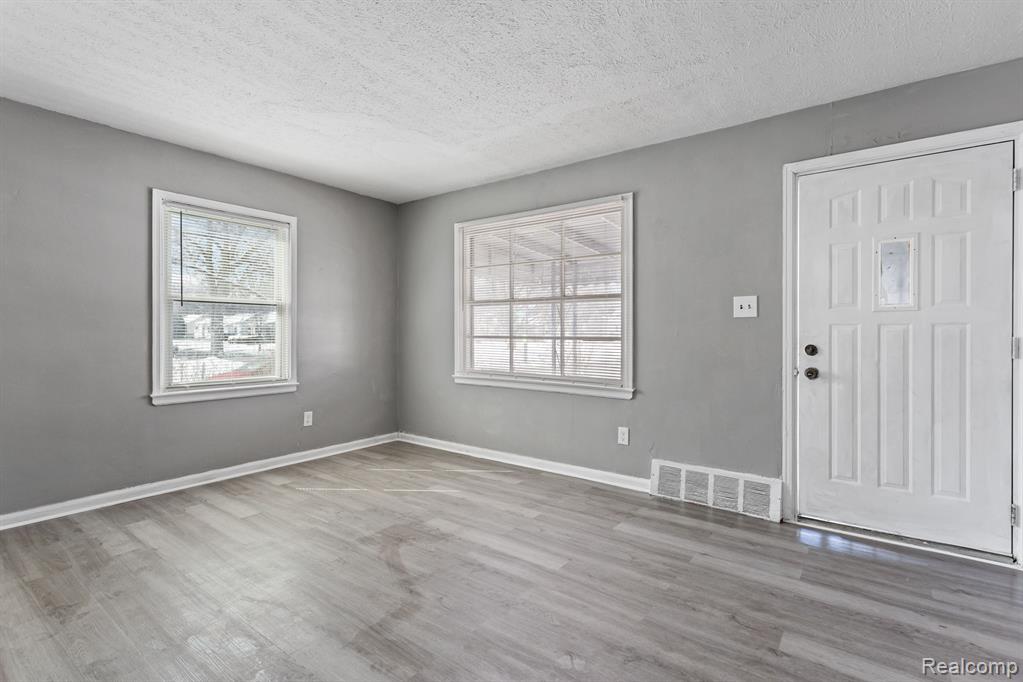 8600 Fielding Street Detroit, MI 48228 - Photo 5 of 24