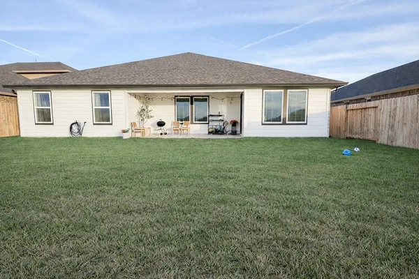 $2,650 | 8554 Tropical Breeze Way, Iowa Colony, TX 77583