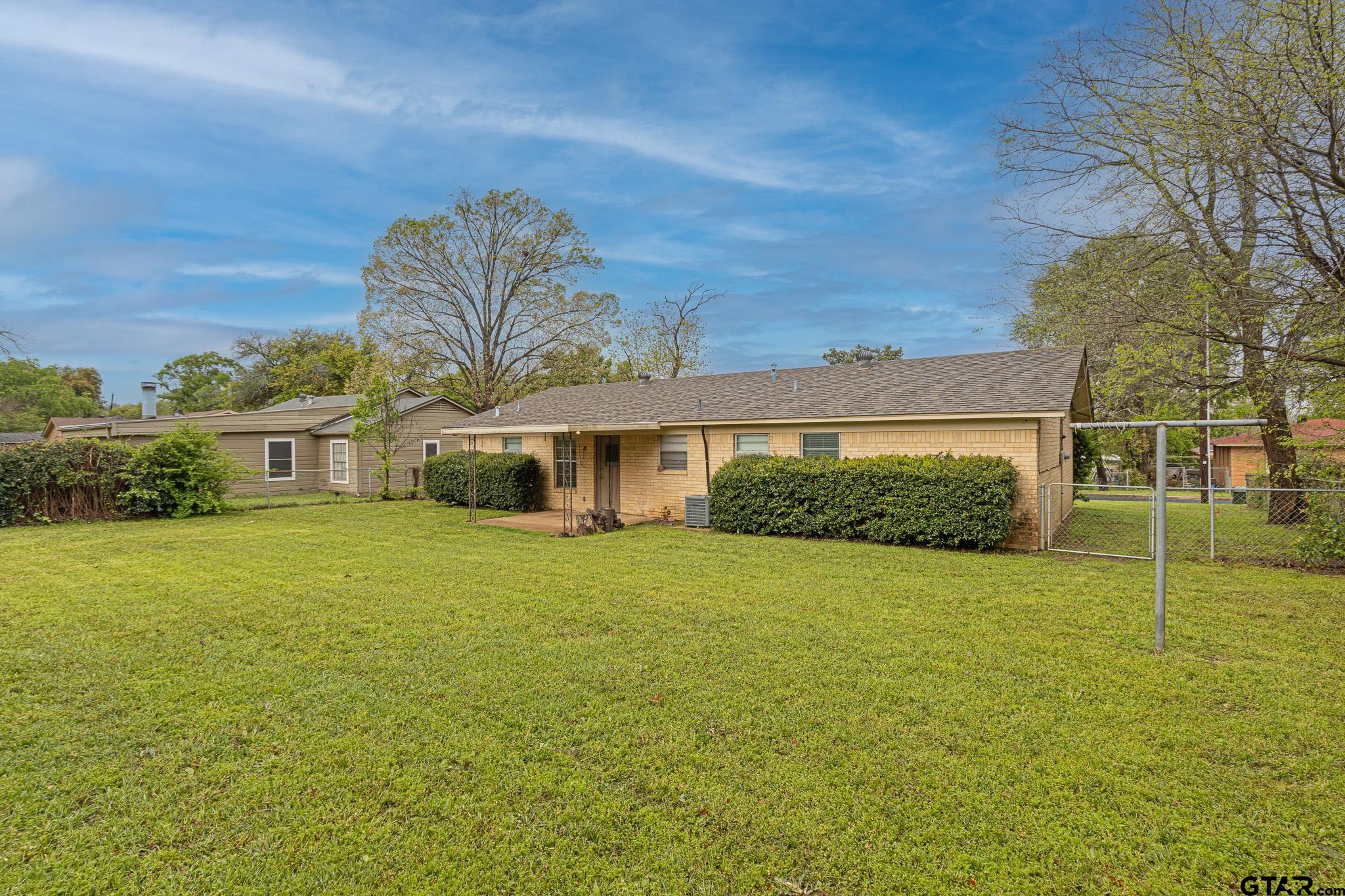 1202 Ridgeview Drive Tyler, TX 75701 - Photo 17 of 20 a front view of a house with a garden