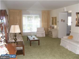 7707 Oak Lane Road Cheltenham, PA 19012 - Photo 5 of 10 Living Room