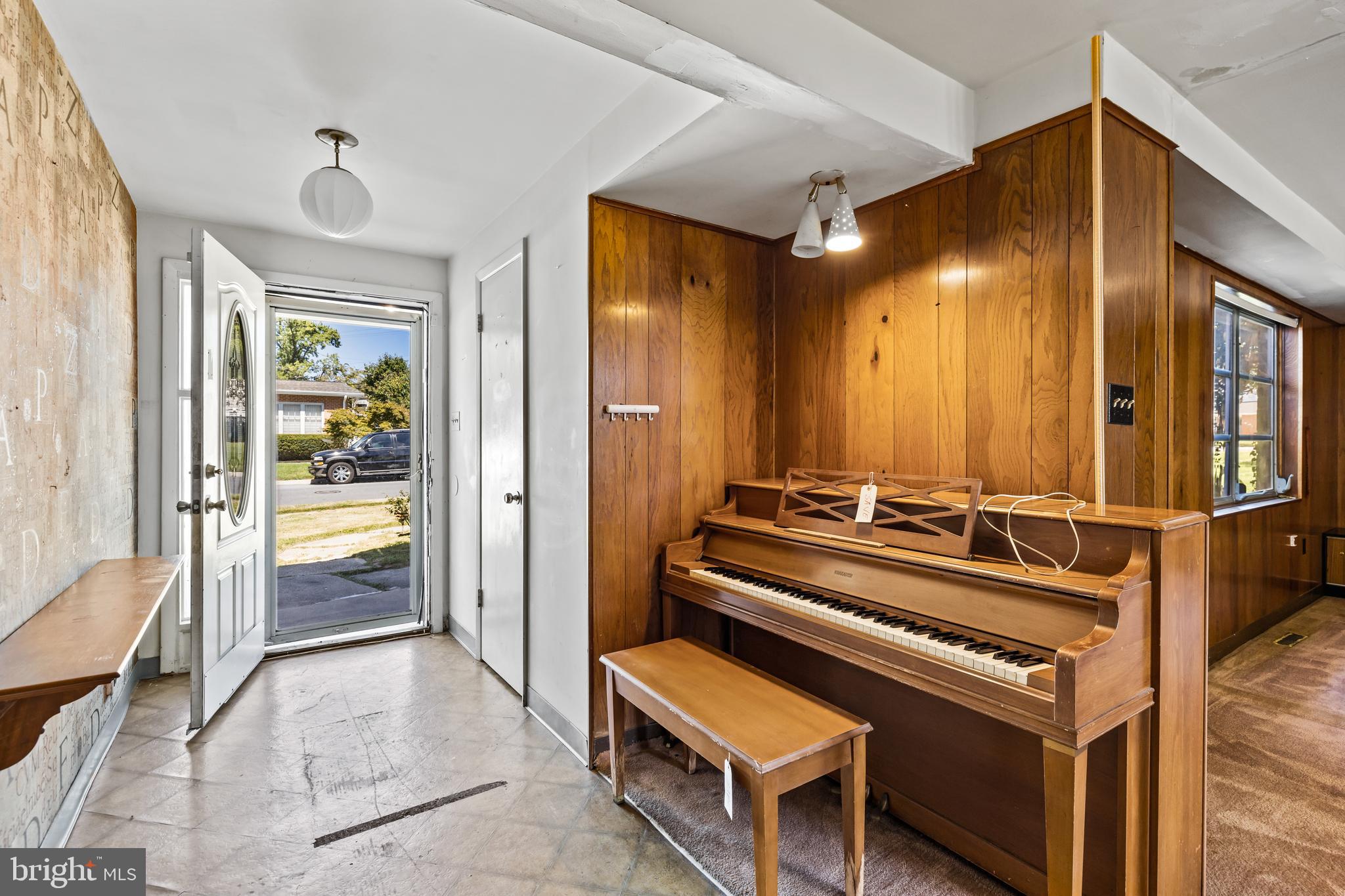 803 Hopewood Road Pikesville, MD 21208 - Photo 3 of 23