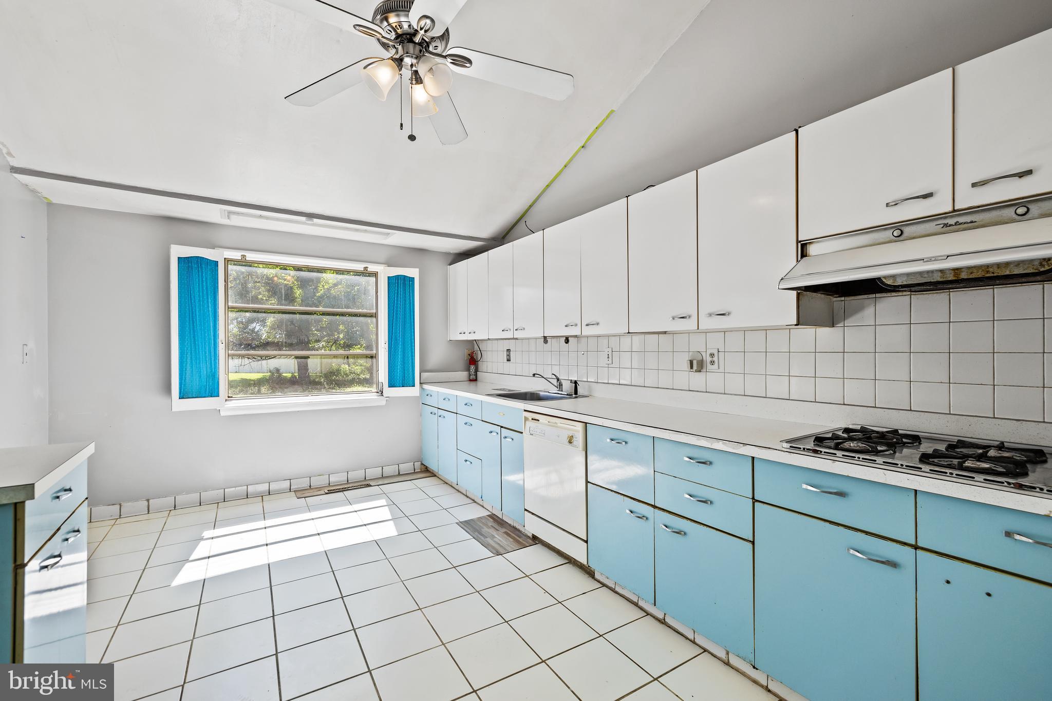 803 Hopewood Road Pikesville, MD 21208 - Photo 10 of 23