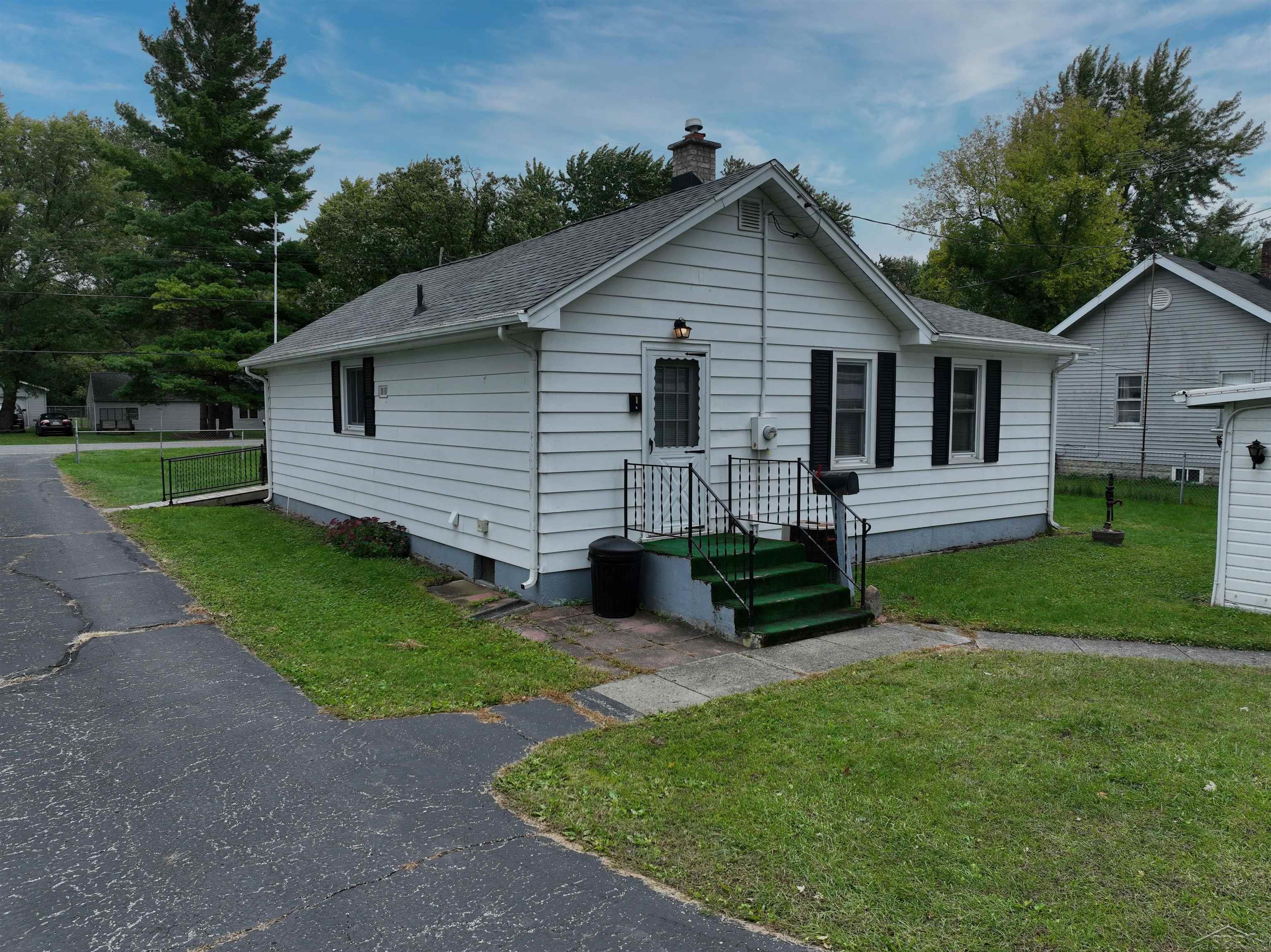 3764 Mack Road Saginaw, MI 48601 - Photo 32 of 35 50091574-31.JPG