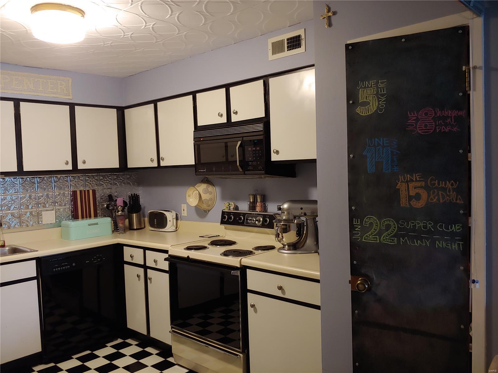 12122 Natural Bridge Road, Unit H Bridgeton, MO 63044 - Photo 8 of 19 Gallery Image 8