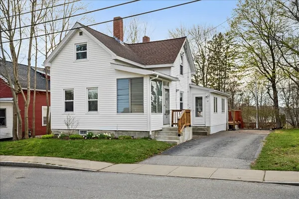 $284,900 | 12 New Street, Webster, MA 01570