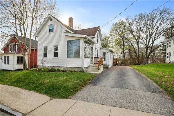 $284,900 | 12 New Street, Webster, MA 01570