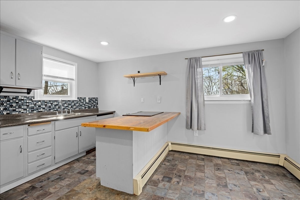 12 New Street Webster, MA 01570 - Photo 5 of 42