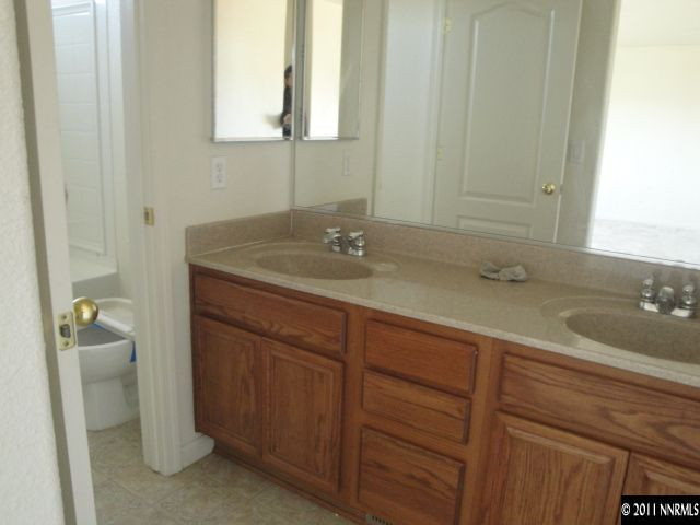 18204 Oakbrook Lane Reno, NV 89508 - Photo 9 of 12 Photo 9