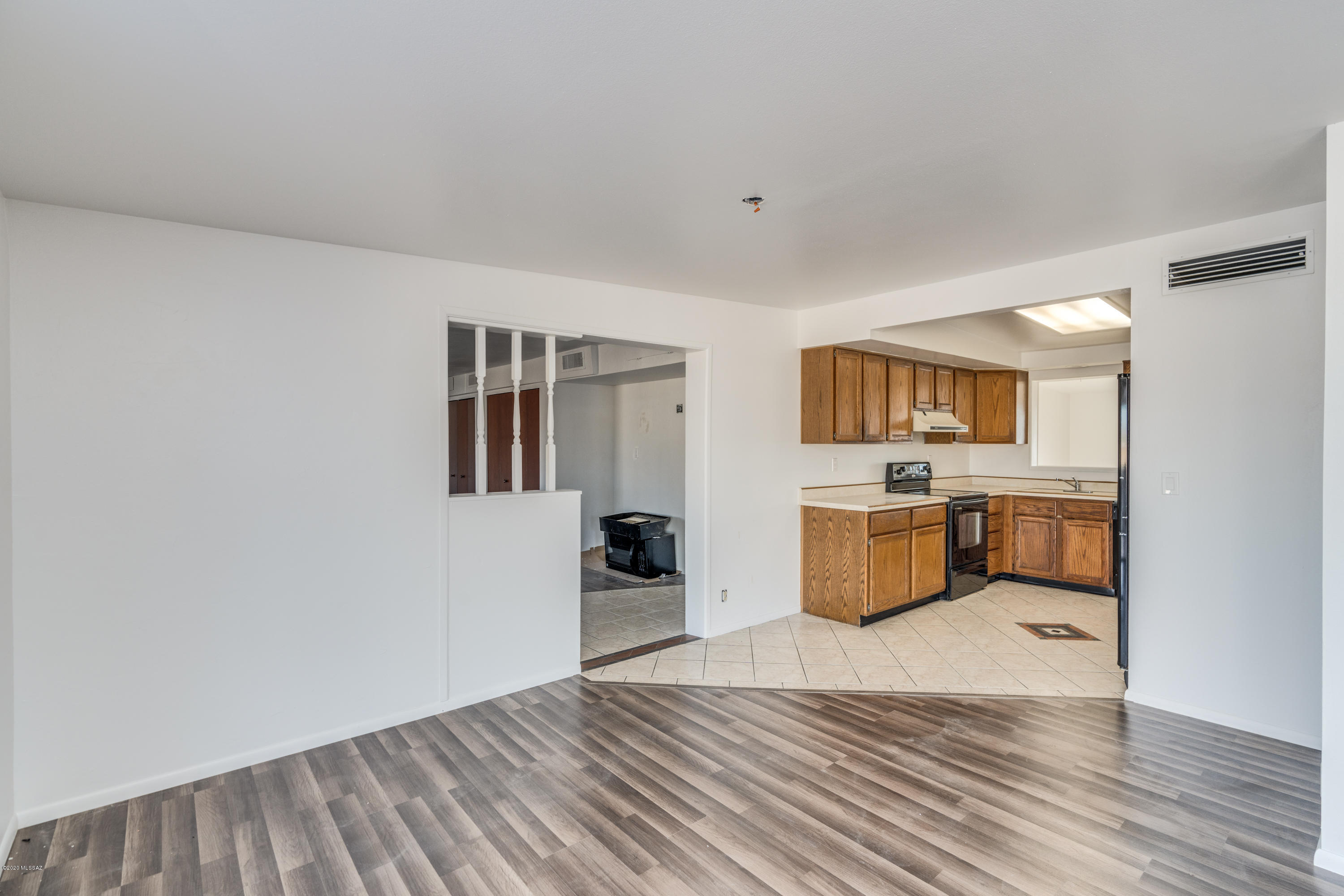 1661 South Prudence Road Tucson, AZ 85710 - Photo 6 of 22 Gallery Image 6
