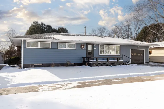 $279,900 | 421 North 3rd Street, La Crescent, MN 55947