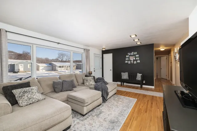 $279,900 | 421 North 3rd Street, La Crescent, MN 55947