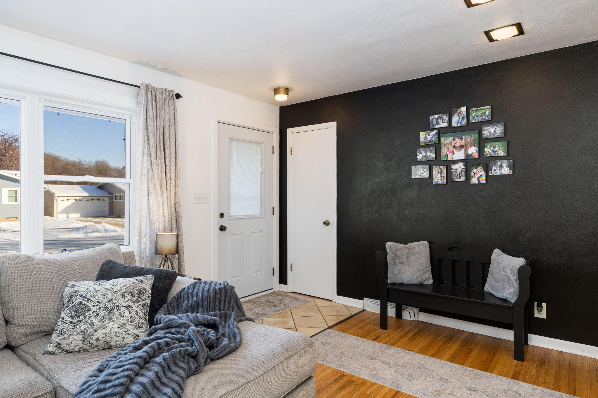 421 North 3rd Street La Crescent, MN 55947 - Photo 5 of 21 Entry