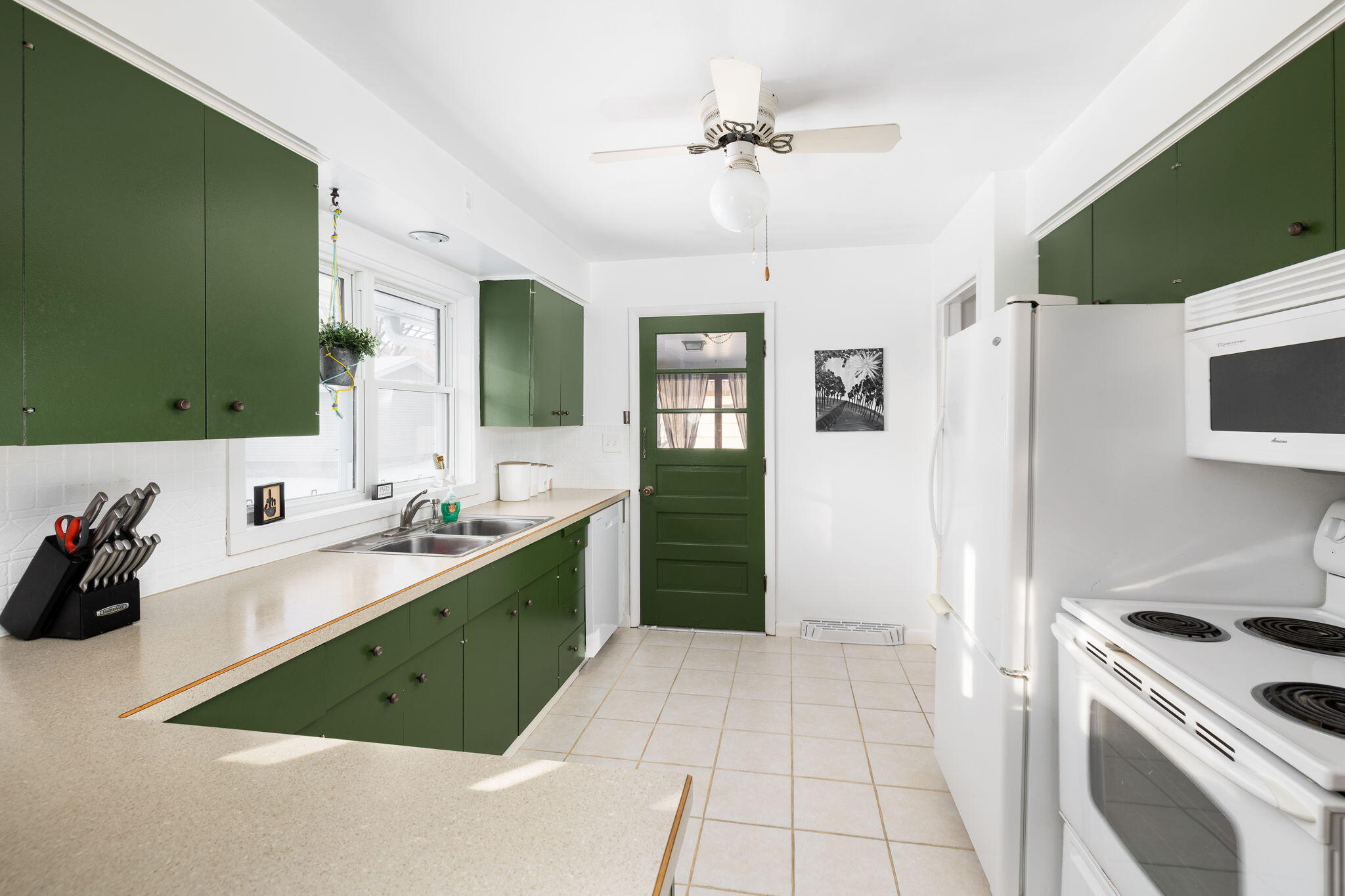 421 North 3rd Street La Crescent, MN 55947 - Photo 8 of 21 Kitchen