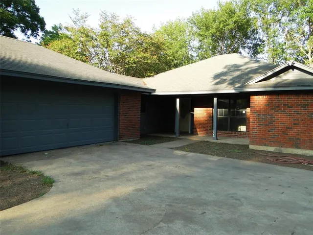 $1,900 | 724 North Elm Street, Lancaster, TX 75146