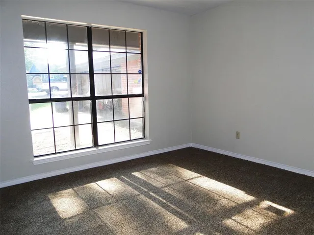 $1,900 | 724 North Elm Street, Lancaster, TX 75146