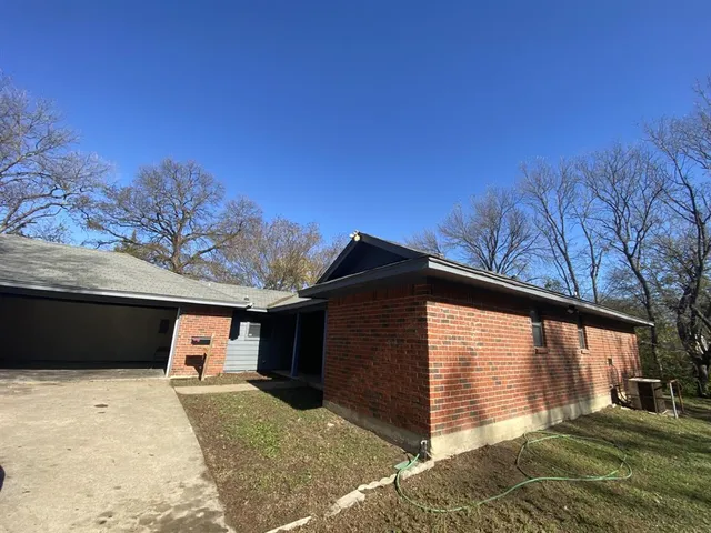 $1,900 | 724 North Elm Street, Lancaster, TX 75146